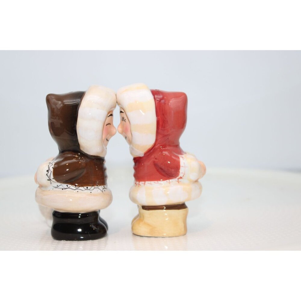 Salt & Pepper Shakers - Mwah! Magnetic Kissing Shakers, Westland Giftware